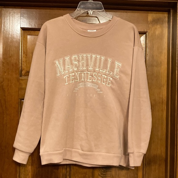 Rue21 Tops - Small Rue21 Nashville Tennessee University League Blush Soft Sweatshirt